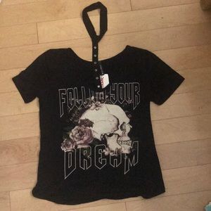 black v neck shirt w a choker